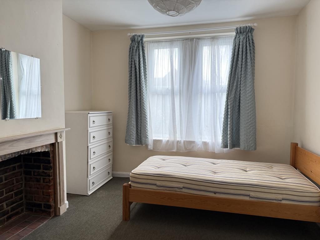 Lot: 144 - FREEHOLD HOUSE FOR INVESTMENT OR OCCUPATION - Ground floor front room with bedroom furniture
